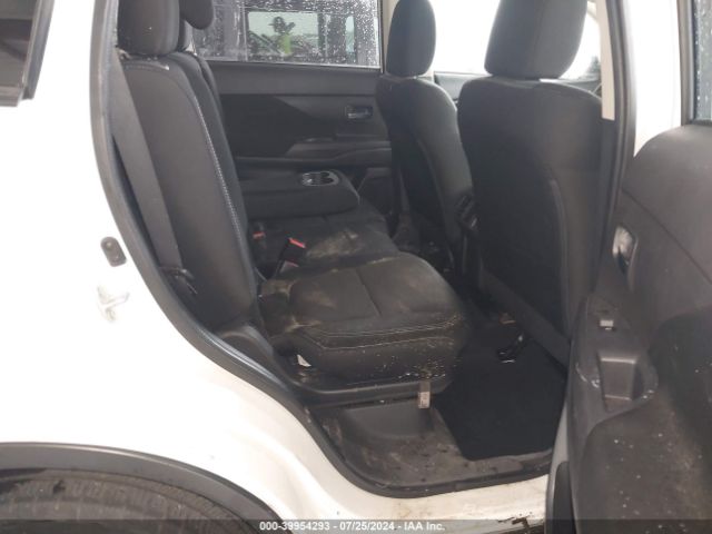 JA4AD2A3XKZ008063 Mitsubishi Outlander Es