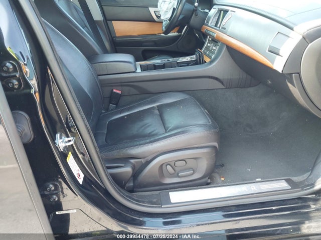 2010 JAGUAR XF SAJWA0FA7AHR69533 Photo 4
