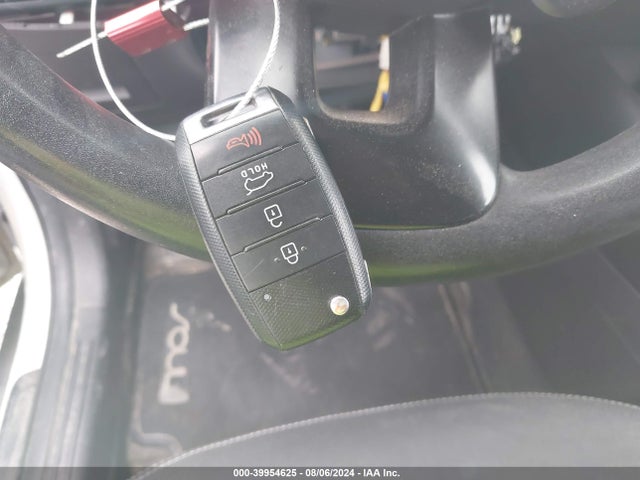 KNDJP3A58H7494851 KIA SOUL +