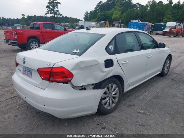 1VWAT7A34FC018115 Volkswagen Passat 1.8t Wolfsburg Edition