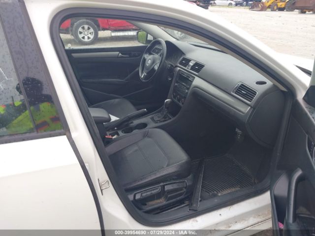 1VWAT7A34FC018115 Volkswagen Passat 1.8t Wolfsburg Edition