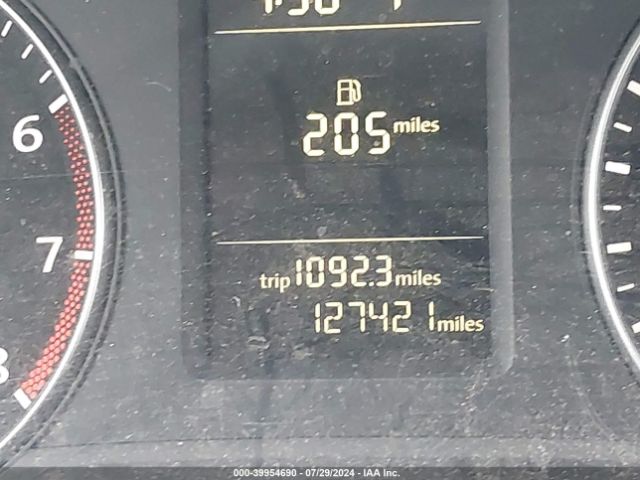 1VWAT7A34FC018115 Volkswagen Passat 1.8t Wolfsburg Edition