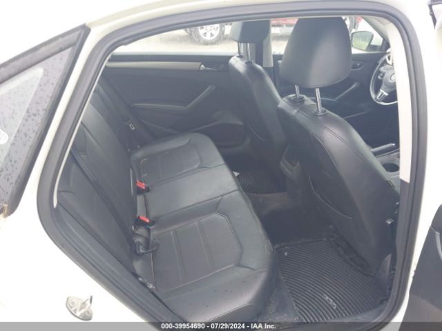 1VWAT7A34FC018115 Volkswagen Passat 1.8t Wolfsburg Edition