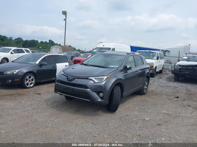 Toyota Rav4 Xle 2018 JTMRFREVXJD249298 Image 2