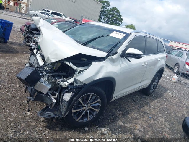 Toyota Highlander Xle 2018 5TDKZRFH4JS546332 Image 2