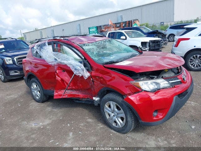 Toyota RAV4 LE 2015 JTMBFREV3FJ020567 головне зображення