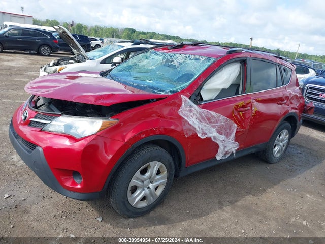 Toyota RAV4 LE 2015 JTMBFREV3FJ020567 Image 2