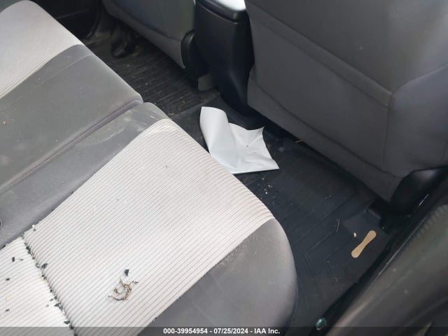 Toyota RAV4 LE 2015 JTMBFREV3FJ020567 Image 8