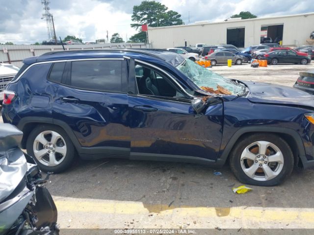 3C4NJCBB1JT411947 Jeep Compass Latitude Fwd
