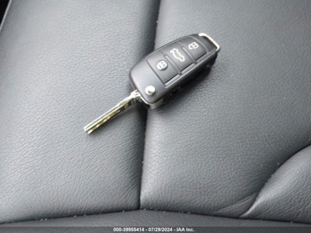 WA1JCCFSXHR001227 Audi Q3 2.0t Premium