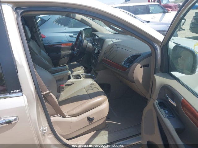 2C4RC1GG5ER150125 Chrysler Town & Country Limited