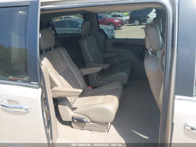 2C4RC1GG5ER150125 Chrysler Town & Country Limited