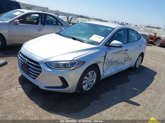 Hyundai ELANTRA SE 2018 KMHD74LF1JU562984 Image 2