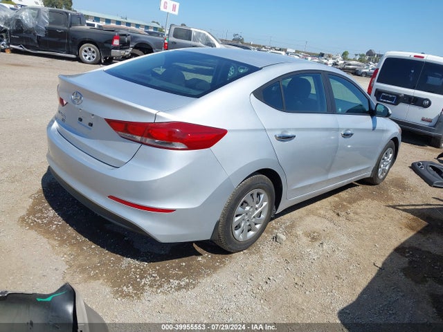 Hyundai ELANTRA SE 2018 KMHD74LF1JU562984 Image 4