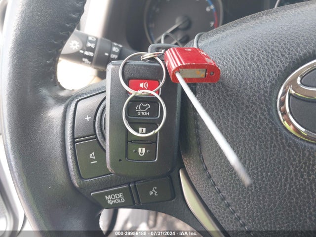 Toyota Rav4 Xle 2017 JTMWFREV1HJ722343 Image 11