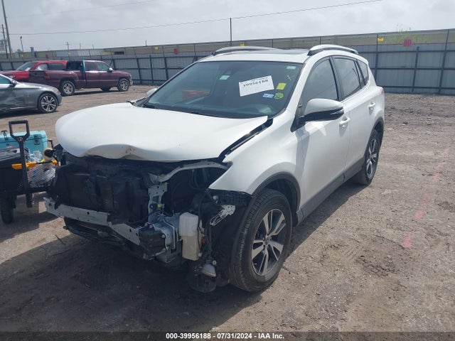 Toyota Rav4 Xle 2017 JTMWFREV1HJ722343 Image 2