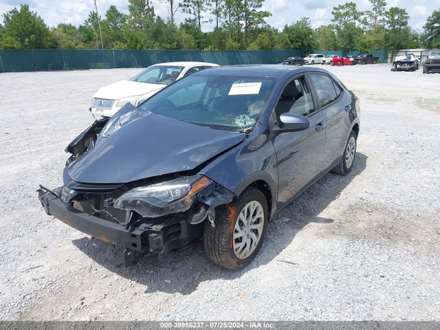 Toyota COROLLA LE 2018 2T1BURHE1JC021531 Image 2