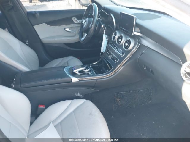 55SWF4JB9GU144852 Mercedes-Benz C 300 Luxury/sport