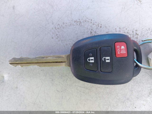 Toyota RAV4 LE 2015 JTMZFREV3FJ055964 Image 11