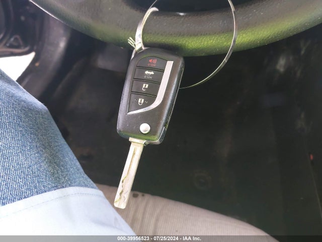 Toyota COROLLA LE 2022 JTDEPMAE5NJ193136 Image 11