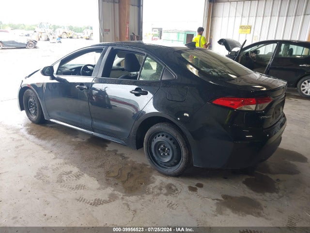 Toyota COROLLA LE 2022 JTDEPMAE5NJ193136 Image 3
