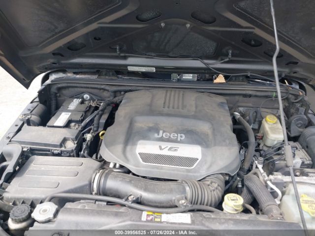 1C4BJWDG8EL127827 Jeep Wrangler Unlimited Sport