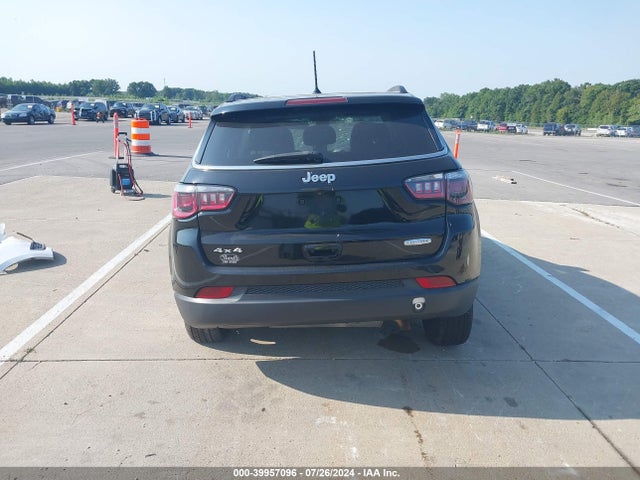 Jeep Compass Latitude 4x4 2018 3C4NJDBB4JT144308 Image 17