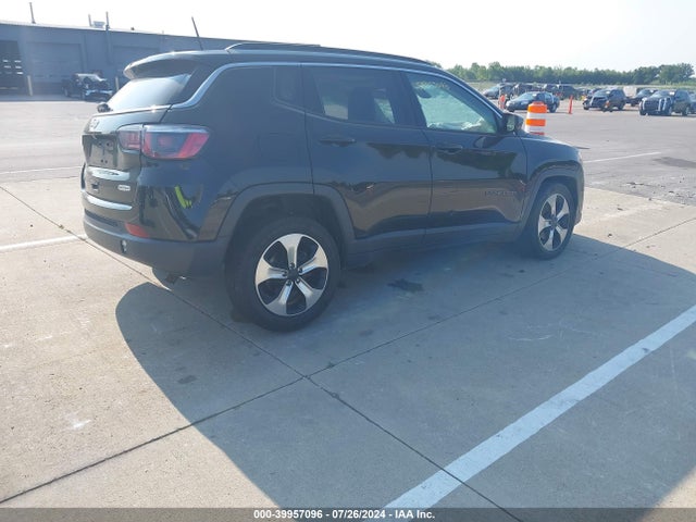 3C4NJDBB4JT144308 Jeep Compass Latitude 4x4