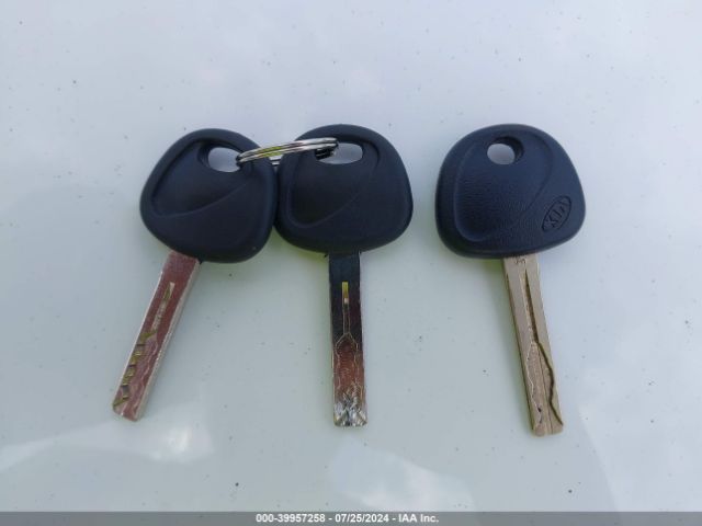 KNADM5A33G6686812 KIA RIO LX