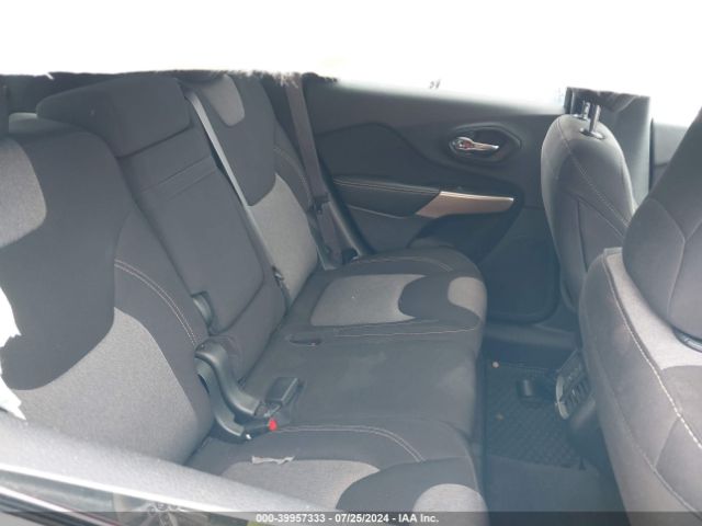1C4PJMCX9JD558080 Jeep Cherokee Latitude 4x4