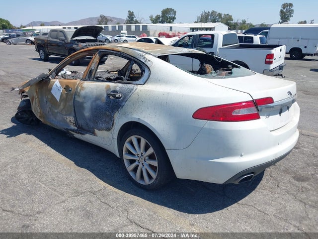 2011 JAGUAR XF SAJWA0GB5BLR86031 Photo 2