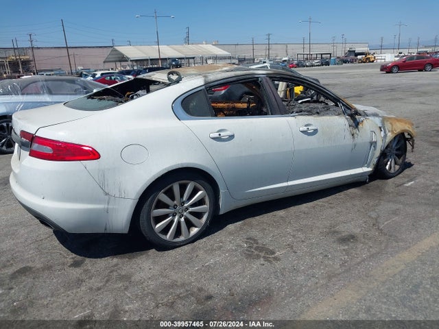 2011 JAGUAR XF SAJWA0GB5BLR86031 Photo 3