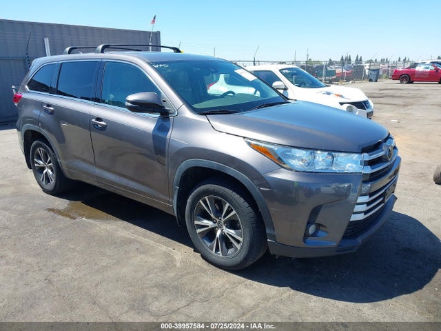 Toyota Highlander Le/le Plus 2017 5TDBZRFH5HS421284 main image