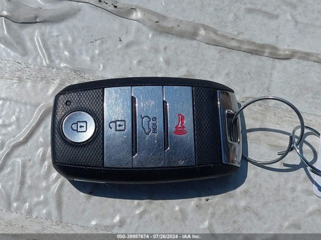 KNDCB3LC4H5057363 KIA NIRO LX