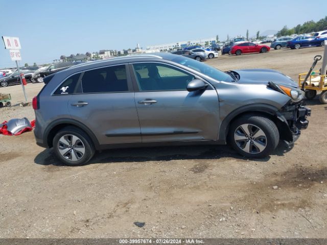 KNDCB3LC4H5057363 KIA NIRO LX