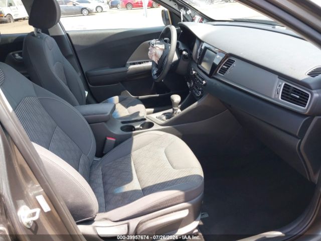 KNDCB3LC4H5057363 KIA NIRO LX