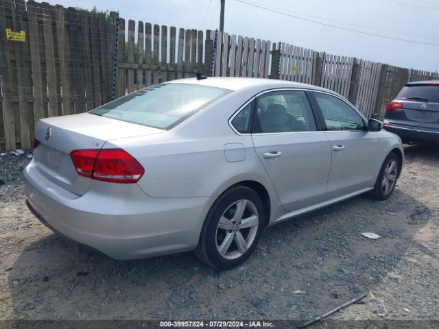 1VWAS7A3XEC036054 Volkswagen Passat 1.8t Wolfsburg Edition