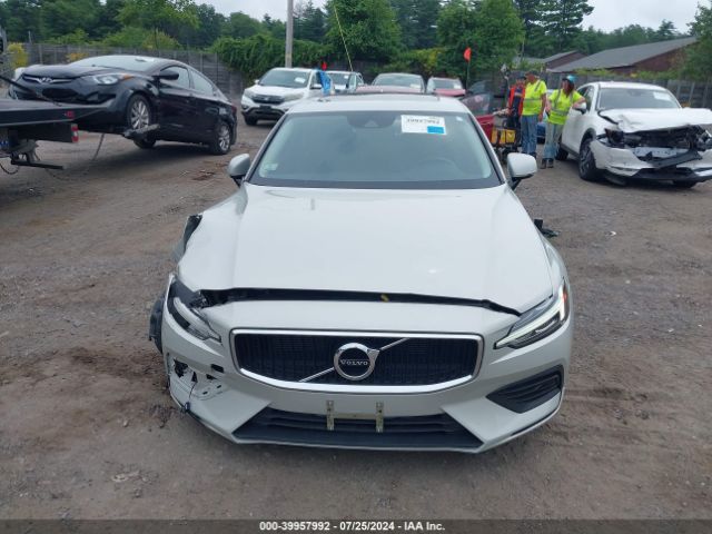 7JRA22TK5KG016245 Volvo S60 T6 Momentum