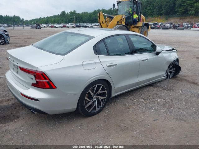 7JRA22TK5KG016245 Volvo S60 T6 Momentum