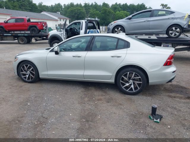 7JRA22TK5KG016245 Volvo S60 T6 Momentum