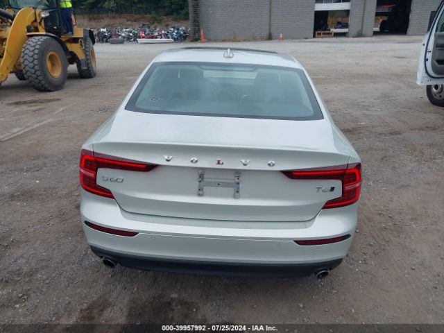 7JRA22TK5KG016245 Volvo S60 T6 Momentum