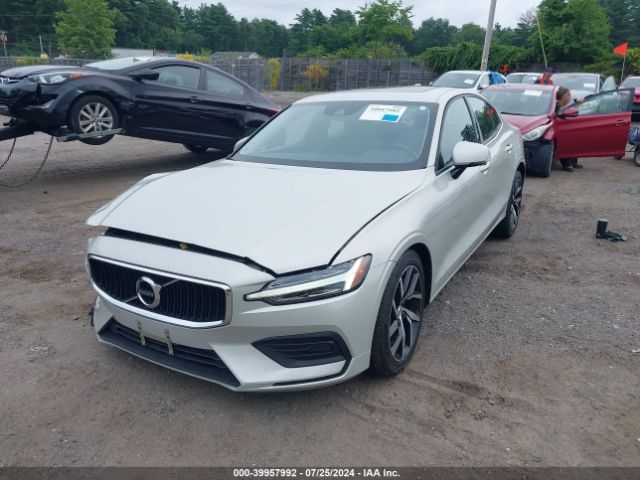 7JRA22TK5KG016245 Volvo S60 T6 Momentum