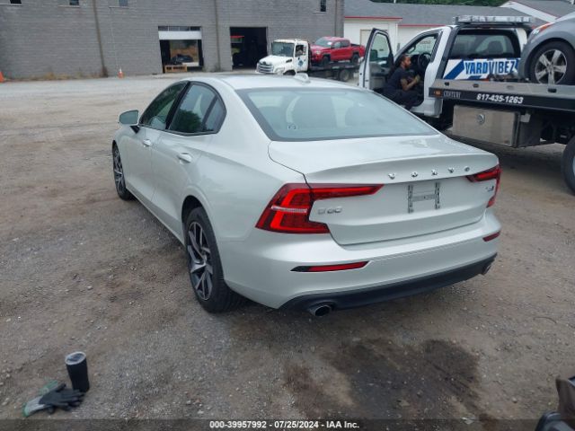 7JRA22TK5KG016245 Volvo S60 T6 Momentum