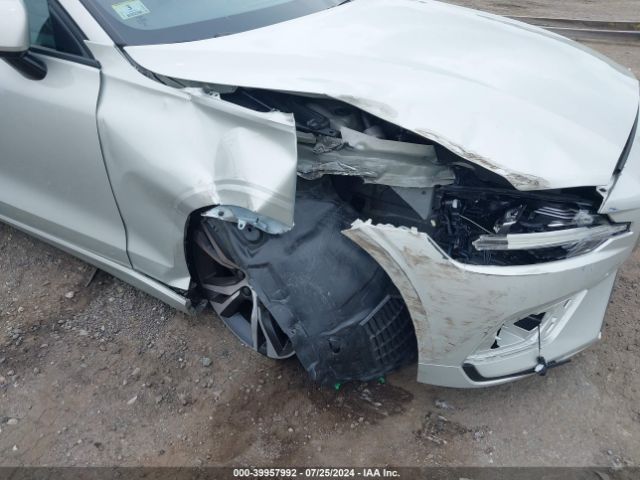 7JRA22TK5KG016245 Volvo S60 T6 Momentum
