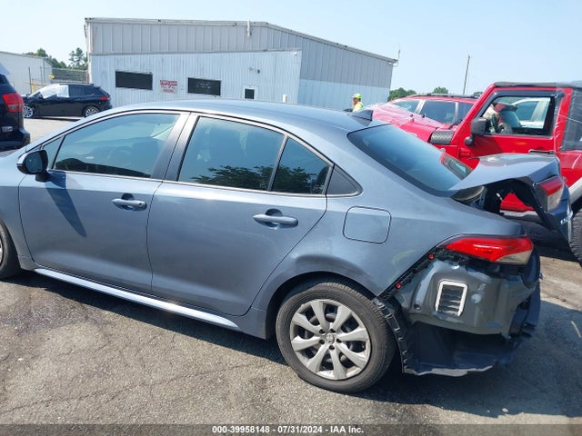 Toyota COROLLA LE 2022 JTDEPMAE9N3022149 Image 3