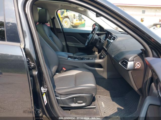 SADCJ2BN6HA085970 Jaguar F-pace 20d Premium
