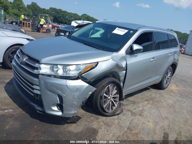 Toyota Highlander Xle 2018 5TDKZRFH1JS544800 Image 2