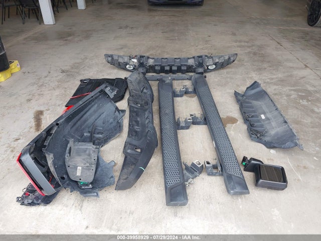 1C4HJXEG6JW155276 Jeep Wrangler Unlimited Sahara 4x4