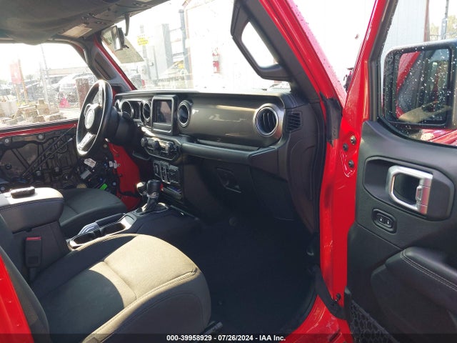 1C4HJXEG6JW155276 Jeep Wrangler Unlimited Sahara 4x4