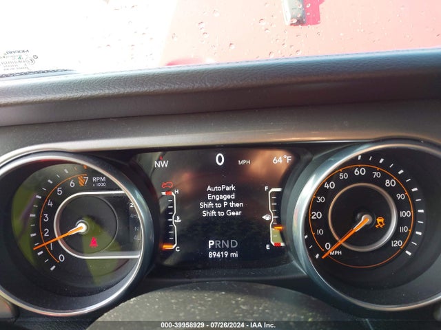 1C4HJXEG6JW155276 Jeep Wrangler Unlimited Sahara 4x4